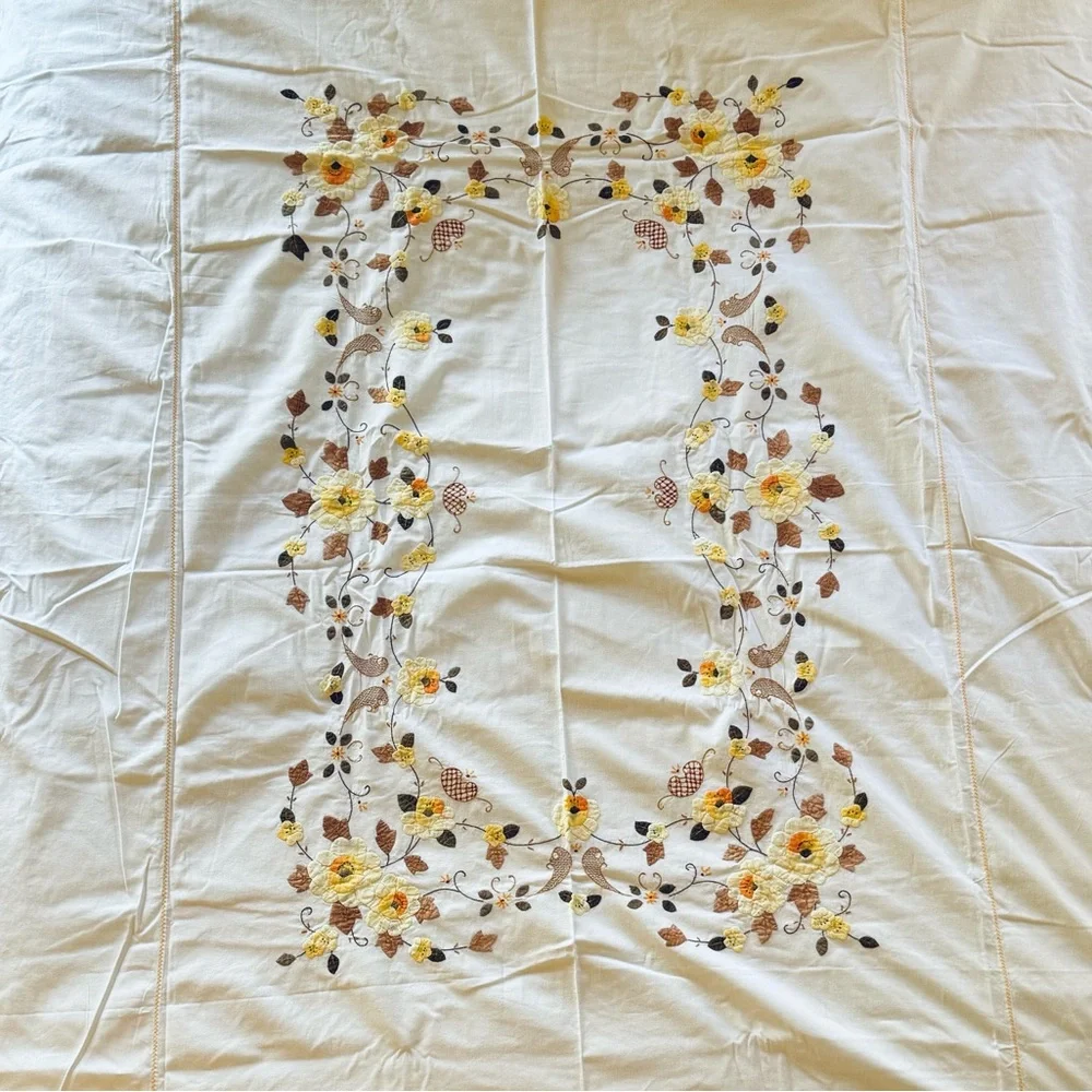 LARGE 13PC Vtg LARGE handmade Spring white and yellow tablecloth and 12 napkins.